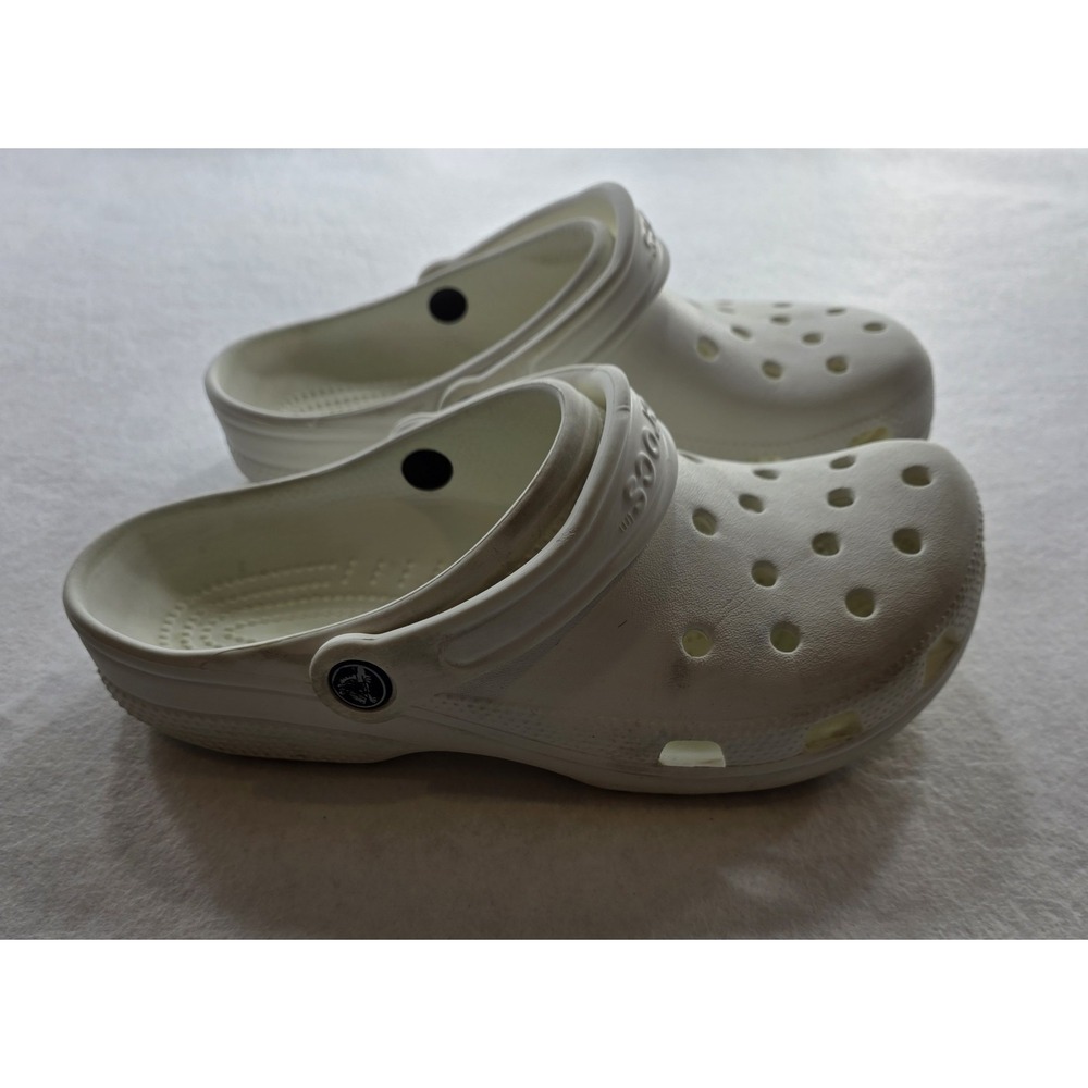 Crocs White Traditional Clogs. Men's Size 7. Women's Size 9 - Picture 4 of 8